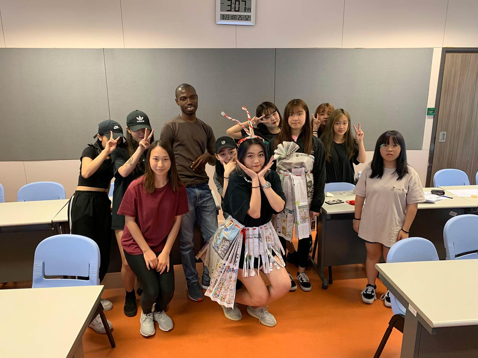 YC students and English tutor had lots of fun during the cultural activity that nurtured creativity. 