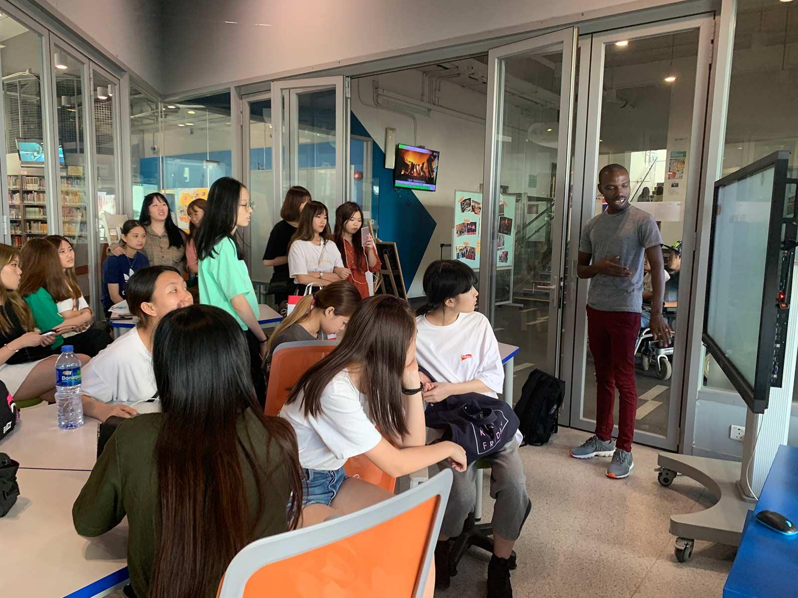 YC students paid full attention during the English activity.