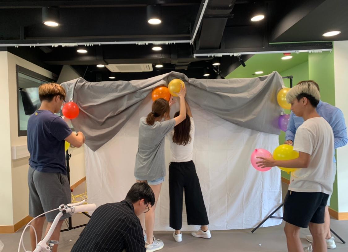 Design stage lighting for Chinese and Western weddings.