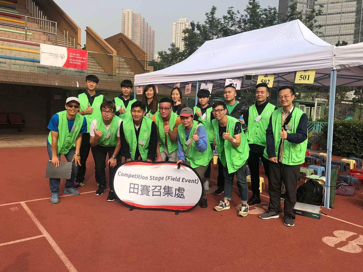 A group photo with the guests