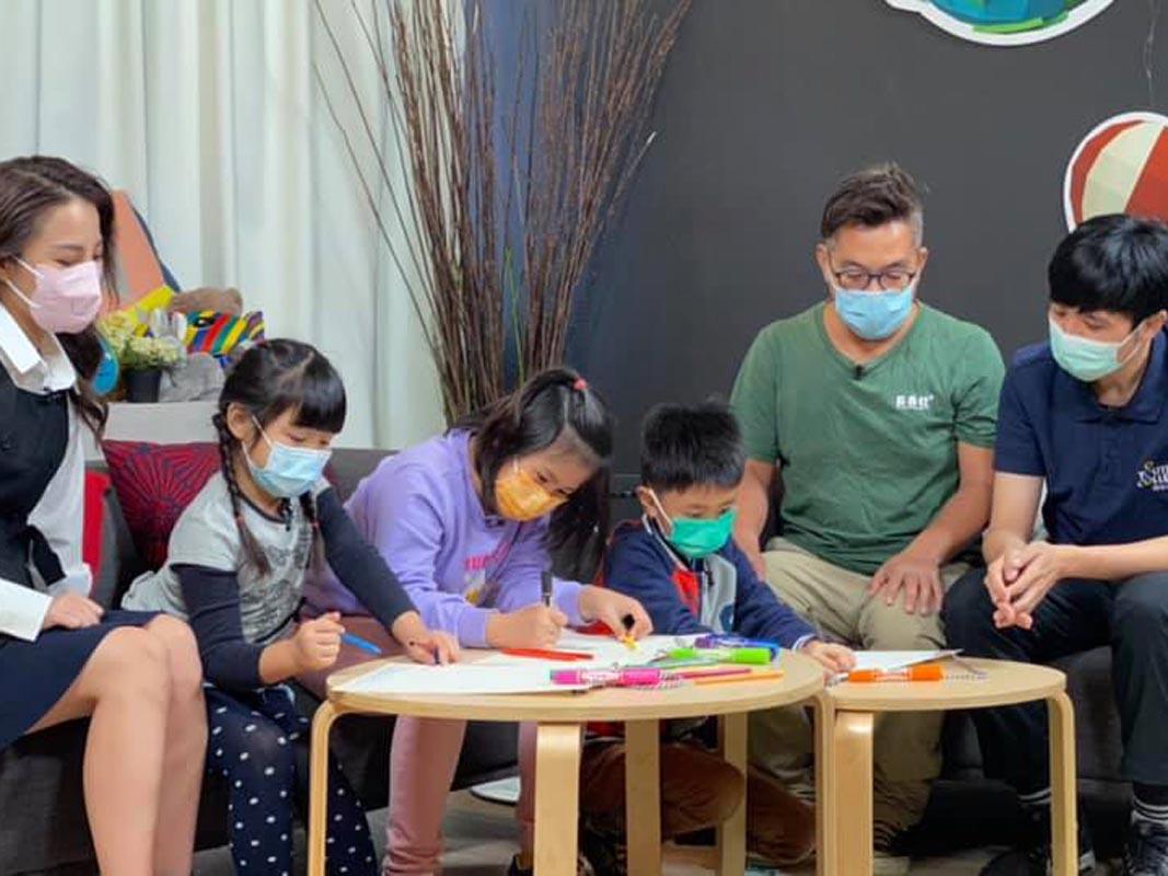 Business student was designing tote bag with children.