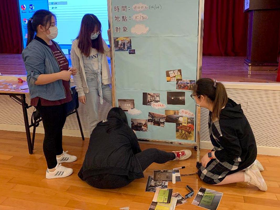 Business Event Operations students design and introduce the exhibition panel of the open day.