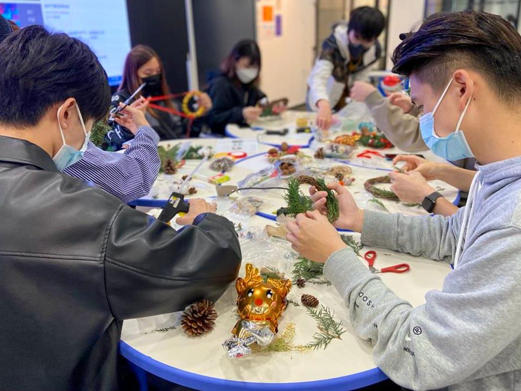 English DIY Christmas Wreath