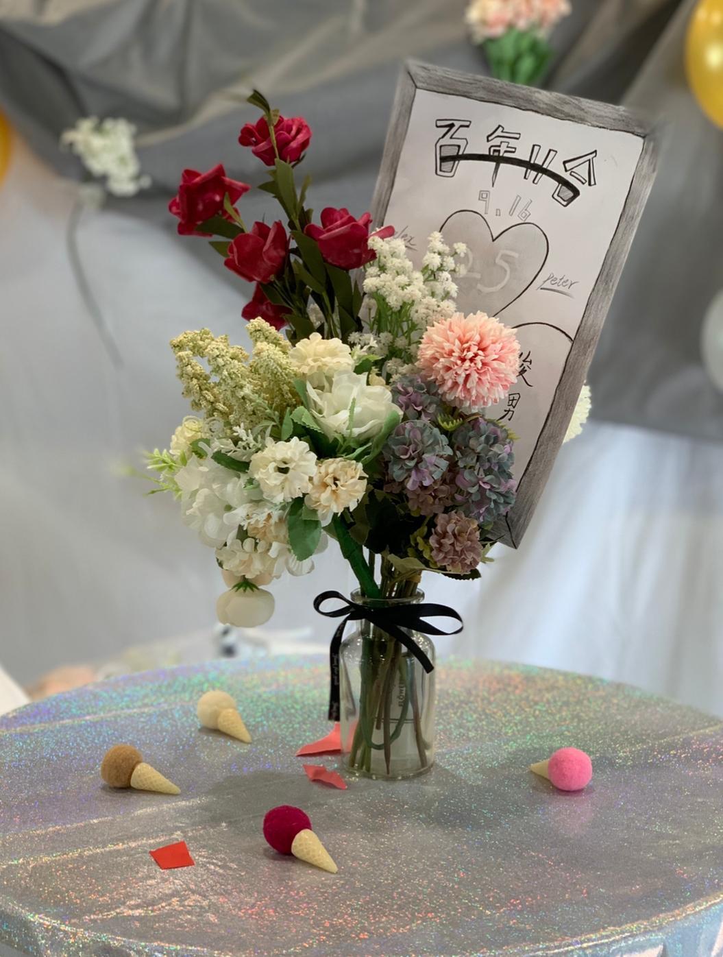 Design stage lighting for Chinese and Western weddings.