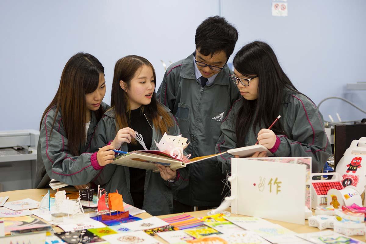 Diploma of Vocational Education (Design and Print Media)